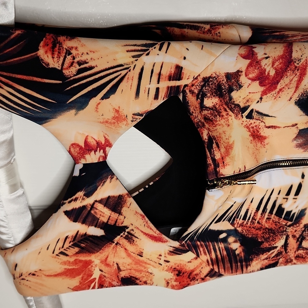 Guess Summer Escape Coral Crop Top Size XS NWT - Picture 5 of 13